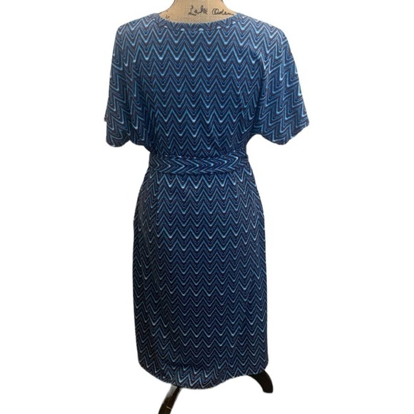Lularoe Marley Blue Chevron‎ Print Belted T-Shirt Dress Size L - Picture 3 of 9